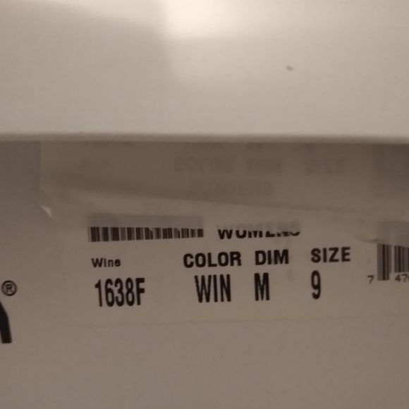 Minnetonka Moccasin - Burgundy  3 Layer Fringe Boots - Picture 7 of 8